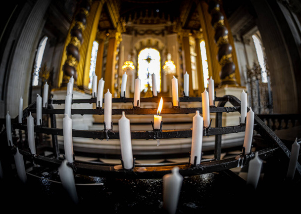Candels in St Paul 's cathedral in London, England, UK - Foto, Imagem