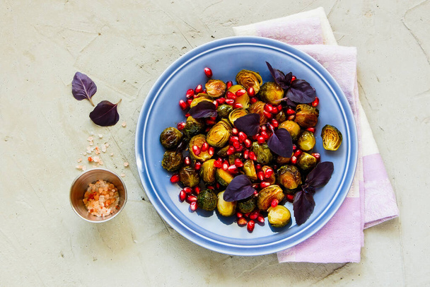 Delicious brussels sprouts salad with pomegranate seeds  - Foto, afbeelding