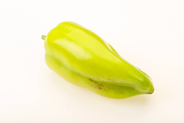 Νόστιμη πράσινη πιπεριά βουλγαρική πιπέρι απομονωμένη - Φωτογραφία, εικόνα