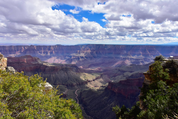 Pohled ze severního okraje národního parku Grand Canyon. - Fotografie, Obrázek