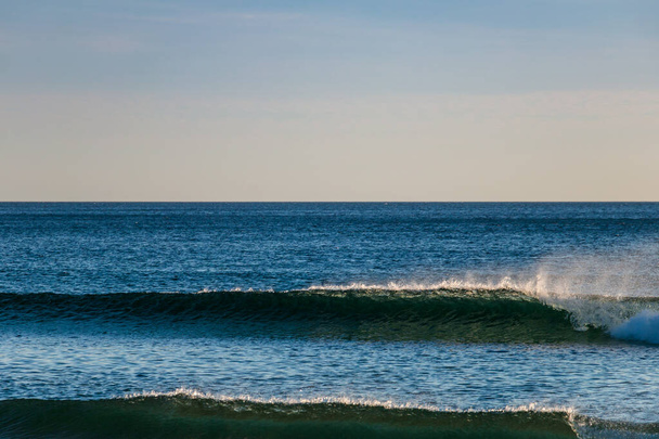 Big Waves tauko Tyynellämerellä Kalifornian rannalla - Valokuva, kuva