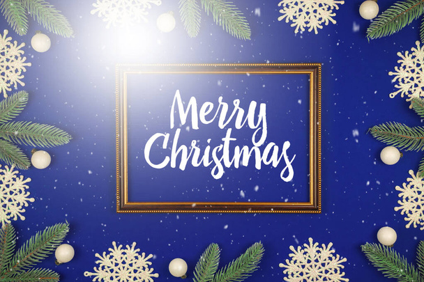 Joulun sävellykset sinisellä ja punaisella taustalla lumen kanssa ja ilman, lahjat ja koristeet, kauniit mallit, loma, tekstipaikka, kopiotila - Valokuva, kuva