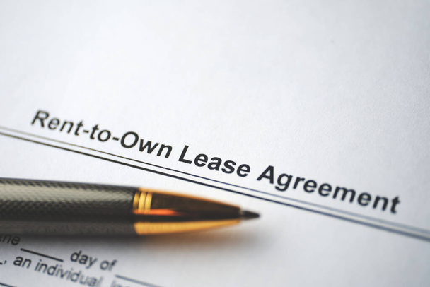 Právní dokument Pronájem-to-Own Lease Agreement on paper close up. - Fotografie, Obrázek