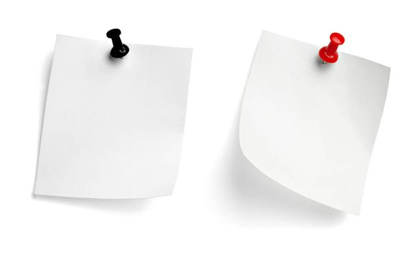 kokoelma eri huomata paperin push pin valkoisella pohjalla - Valokuva, kuva