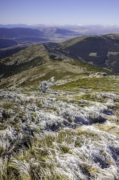 Κορυφή της Νεκρής Γυναίκας. Βουνό στο Εθνικό Πάρκο Sierra de Guadarrama στη Σεγκόβια. Διαδρομή πεζοπορίας για να απολαύσετε τη φύση. Στην Ισπανία, την Ευρώπη - Φωτογραφία, εικόνα