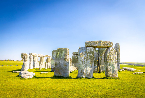 Kilátás Stonehenge nyáron, Anglia - Fotó, kép