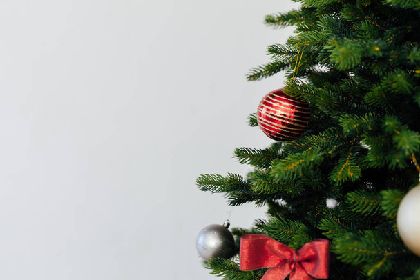 Intérieur sur le Nouvel An cadeaux de vacances Décor d'arbre de Noël - Photo, image