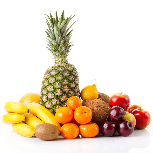 Экзотические фрукты на белом
  - Фото, изображение