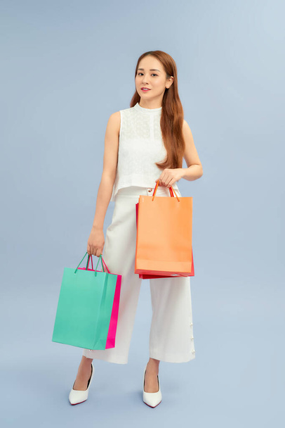Portrait of Shopping young smile woman holding shopping bags - Foto, Imagem