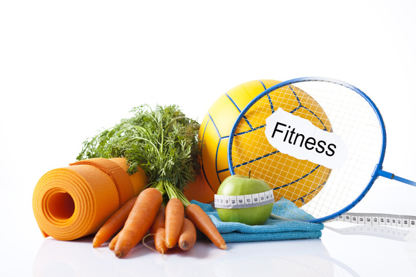 Aliments sains et équipements sportifs isolés sur du blanc
 - Photo, image