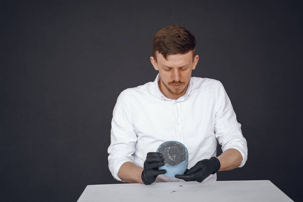 Man in a white shirt works with a cement - Foto, Bild