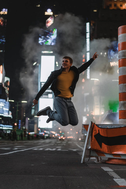 A young man in Time Square, New York. - Foto, afbeelding
