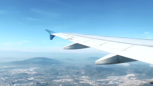 4k Вид на авіакрило над містом і горами на півночі Мексики - Кадри, відео