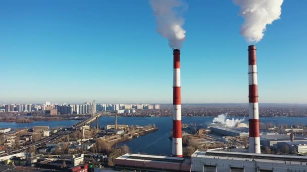 Müllverbrennungsanlage. Umweltverschmutzung in der Stadt aus der Luft. - Filmmaterial, Video
