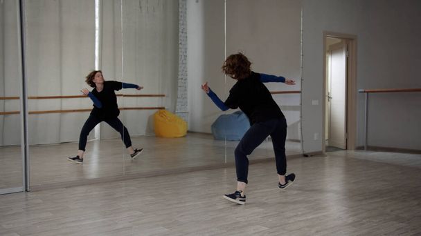 Professional dance in class behind the miracle - Foto, Bild