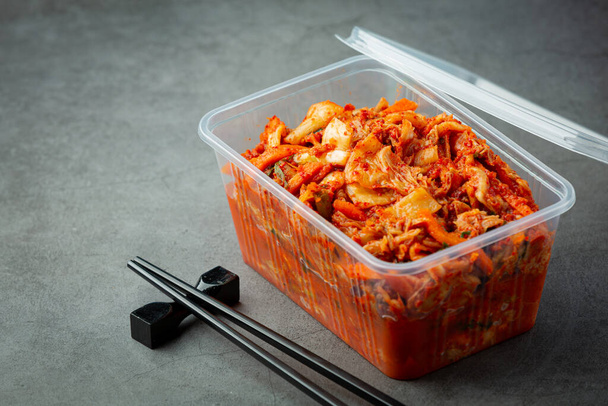 kimchi ready to eat in plastic box - Fotografie, Obrázek