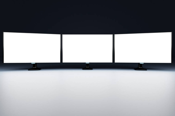 3D-Illustration Attrappe eines drei Monitore mit weißem Bildschirm in schwarzem Raum. Design, Illustration für Web-Banner, Web und Mobile, Infografik. Konzept zur Anwendungspräsentation - Foto, Bild