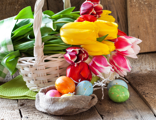 Tulipán květy a velikonoční vajíčka - Fotografie, Obrázek