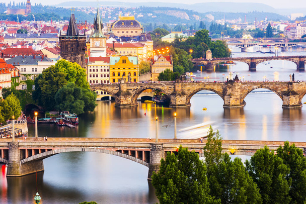 Cidade de Praga ao pôr-do-sol. República Checa. - Foto, Imagem