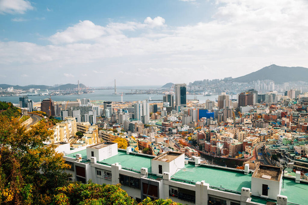 Πανόραμα άποψη της πόλης Μπουσάν και της θάλασσας στο Μπουσάν, Κορέα - Φωτογραφία, εικόνα