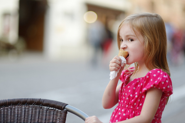 Adorable little girl eating ice-cream outdoors - Fotoğraf, Görsel