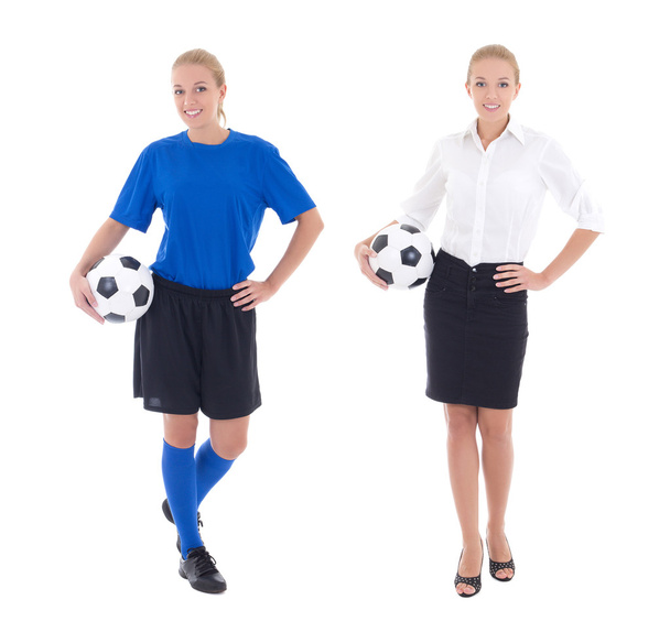 mujer joven en uniforme azul del fútbol y ropa de negocios con el bal - Foto, imagen