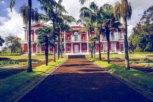 Mooie Jardim Sena Freita, gelegen in het historische centrum van Ponta Delgada stad op Sao Miguel eiland. Azoren, Sao Miguel, Portugal. - Foto, afbeelding