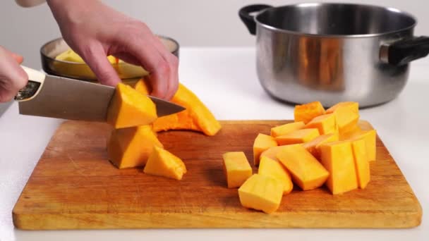 peeled pumpkin slices cut into pieces on a cutting board - Footage, Video