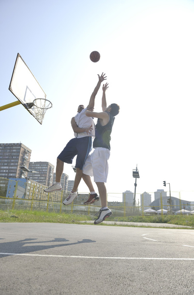 Streetball game at early morning - Foto, afbeelding