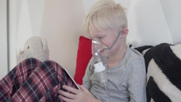 The boy is treated for pneumonia, the child is ingesting at home - Footage, Video