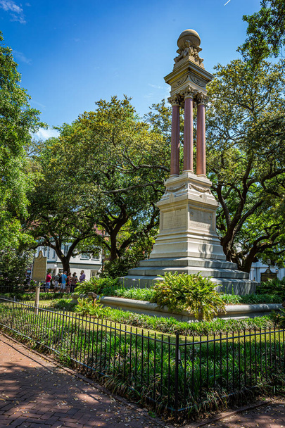 Savannah, GA / USA - 21 avril 2016 : Monument William Washington Gordon sur Wright Square à Savannah, quartier historique de renommée mondiale de la Géorgie. - Photo, image