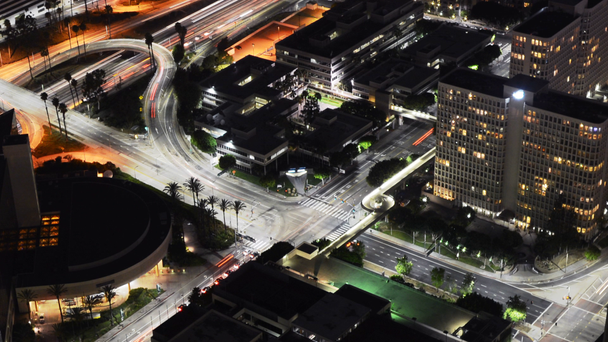 Autoroute du paysage nocturne du centre-ville de LA
 - Séquence, vidéo