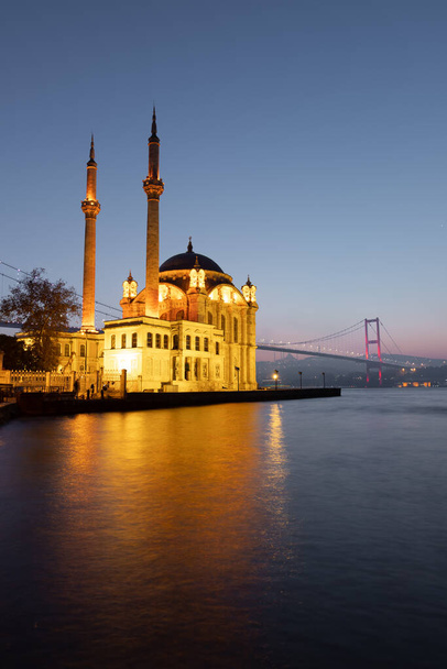 Mešita Ortakoje Buyuka Mecidiye v Istanbulu, Turecko - Fotografie, Obrázek