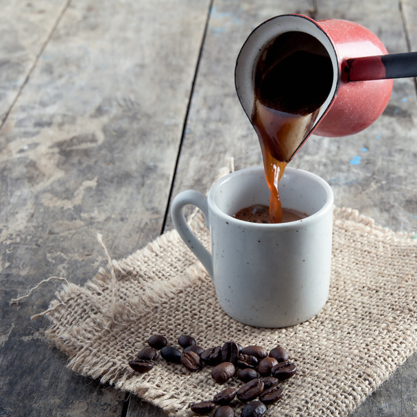 Чашка кави і горщик на дерев'яному фоні
 - Фото, зображення