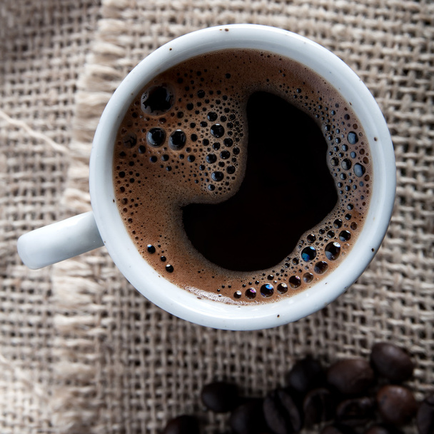 φρεσκοκομμένο κούπα του μαύρου καφέ - Φωτογραφία, εικόνα