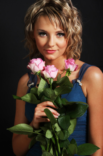 Girl holding roses - Foto, Imagem