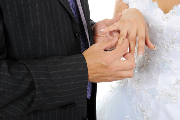 Groom wears the ring bride - Фото, изображение