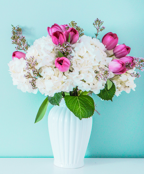 Spring bouquet on blue background - Фото, зображення