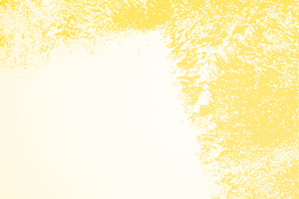 Astratto sfondo dipinto giallo. Colore di tendenza 2021. Sfondo con spazio di copia vuoto. Foto di alta qualità - Foto, immagini