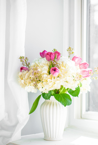 Spring bouquet near the window - 写真・画像