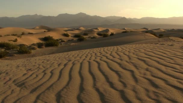 Death Valleyn aavikkohiekkadyynit
 - Materiaali, video