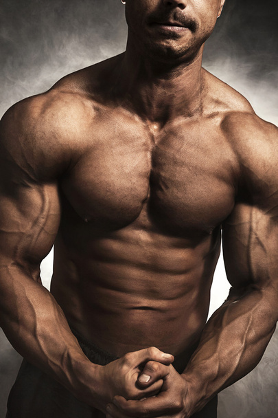 Hombre muscular
 - Foto, imagen