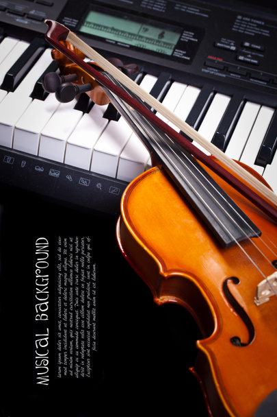 viool en piano toetsen - Foto, afbeelding