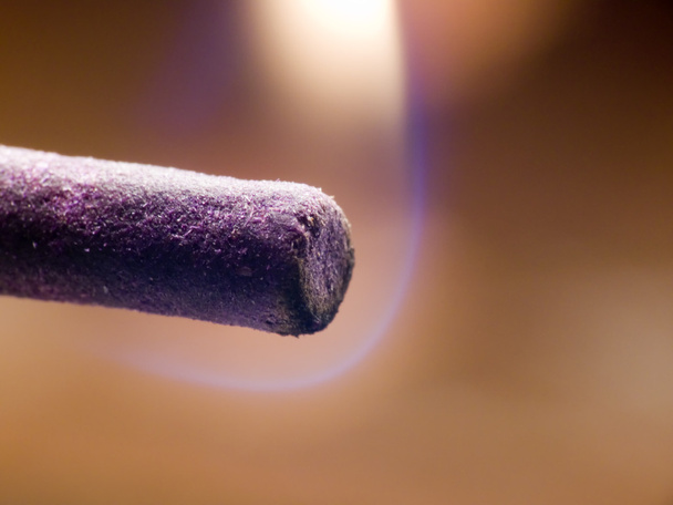 Bâton d'encens brûlant
 - Photo, image