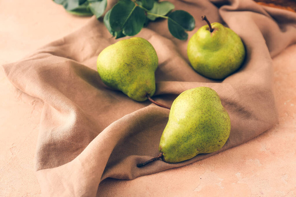 Fresh ripe pears on table - Foto, Imagem