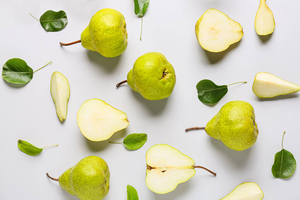 Fresh ripe pears on light background - Foto, imagen
