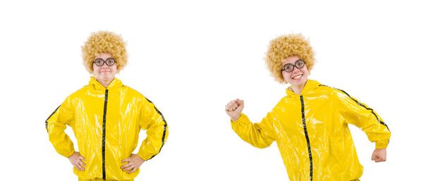 Hombre en traje amarillo aislado en blanco - Foto, Imagen