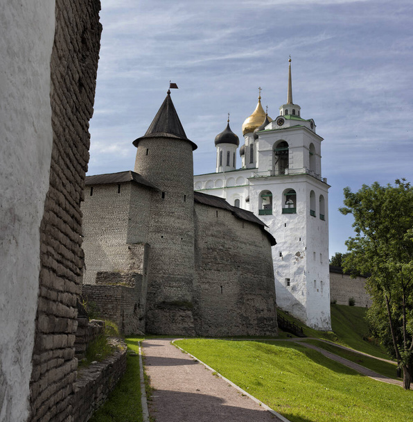 Architectonisch Landschap van een orthodoxe kerk, buitenkant. - Foto, afbeelding