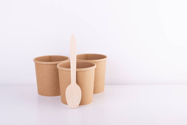 Zero waste, eco-friendly, disposable, cardboard, paper tableware. the concept of purity of the planet earth. - Photo, image