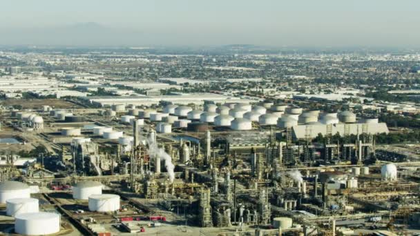 Вигляд з повітря на нафтопереробний завод міста Торренс в Лос - Анджелесі - Кадри, відео